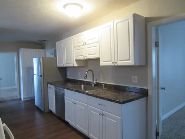 $3,400 | 19 Chapman Street, Unit 2, Dracut, MA 01826