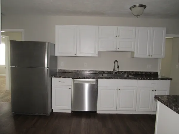 $3,400 | 19 Chapman Street, Unit 2, Dracut, MA 01826