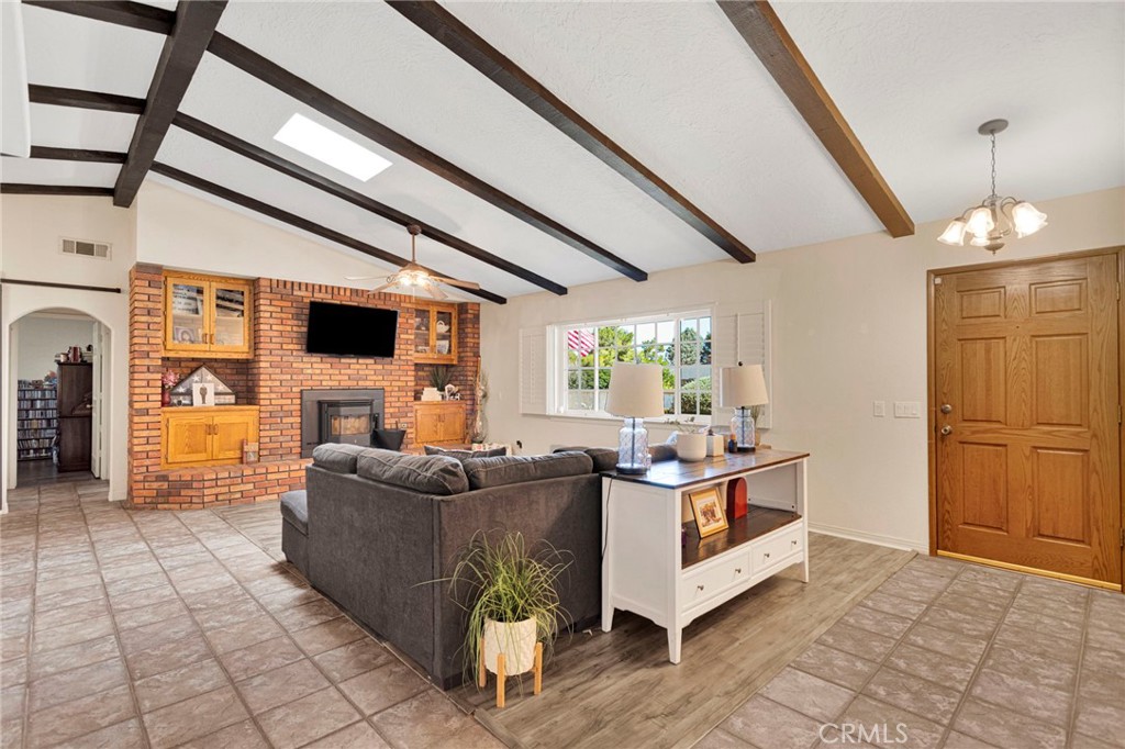 14185 Cuyamaca Road Apple Valley, CA 92307 - Photo 6 of 48