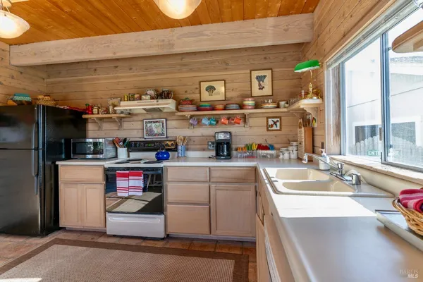 $1,200,000 | 45603 South Caspar Drive, Mendocino, CA 95460