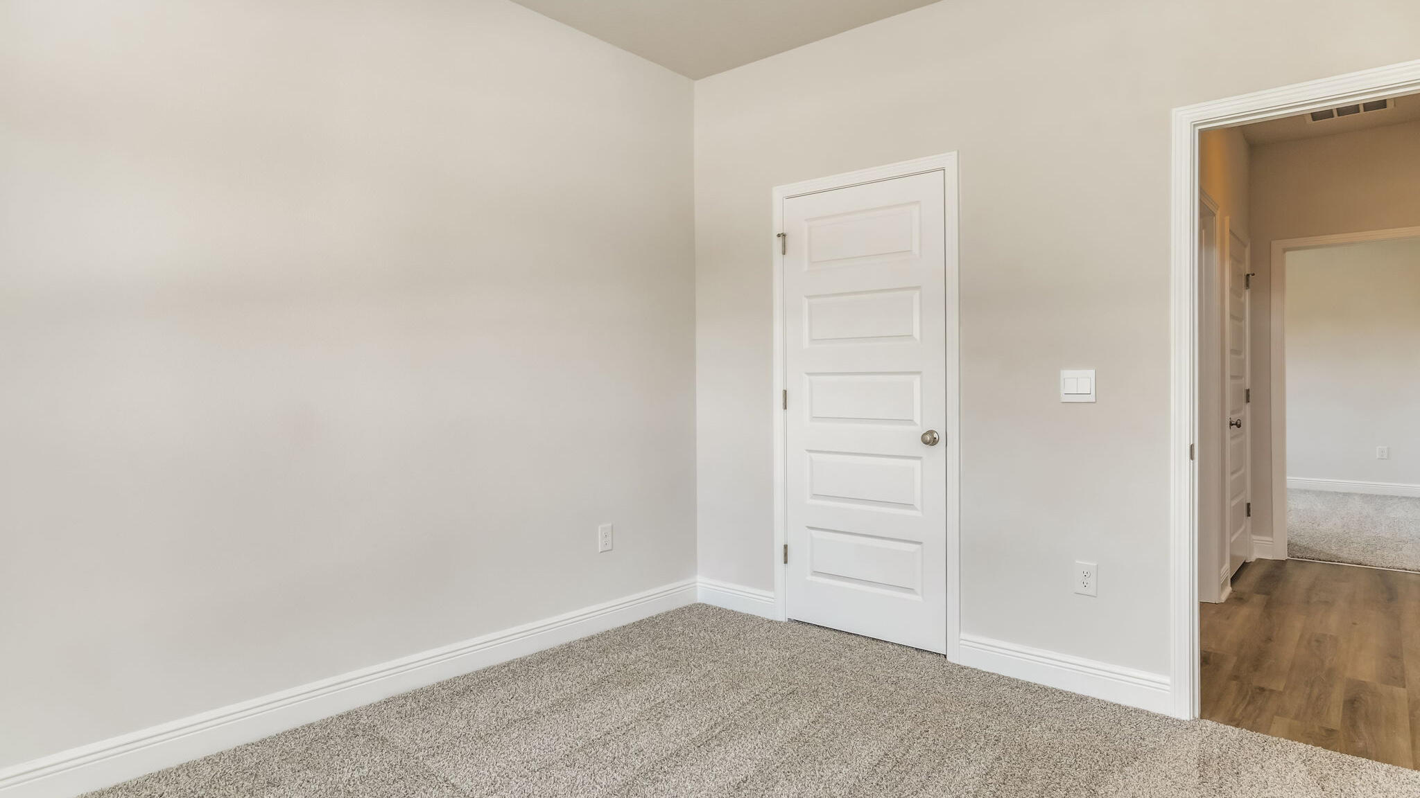 5619 Thatcher Road Crestview, FL 32539 - Photo 31 of 32 an empty room with closet