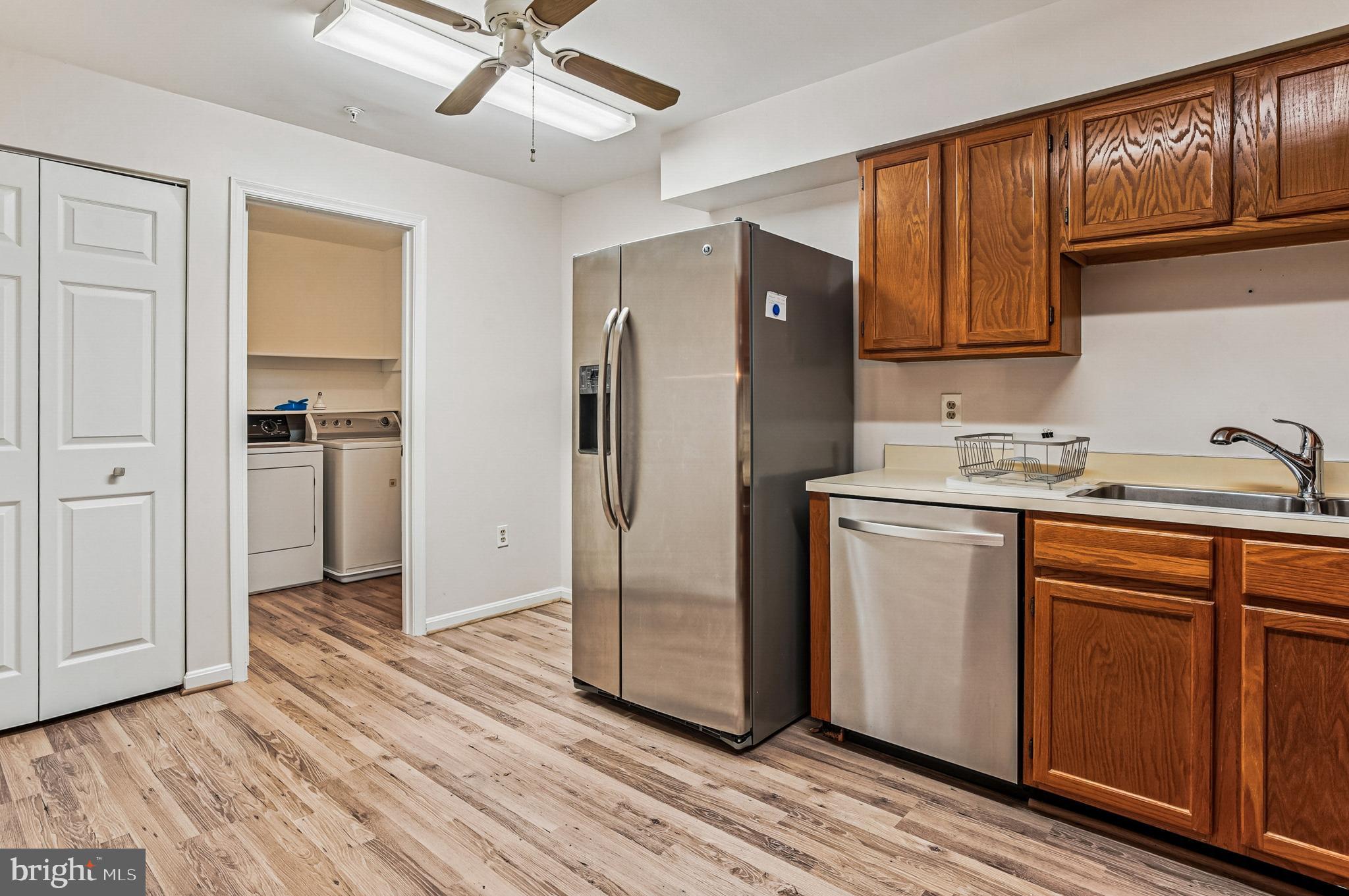 2900 Shipmaster Way, Unit 216 Annapolis, MD 21401 - Photo 14 of 53 Kitchen with Trendy LVP Flooring