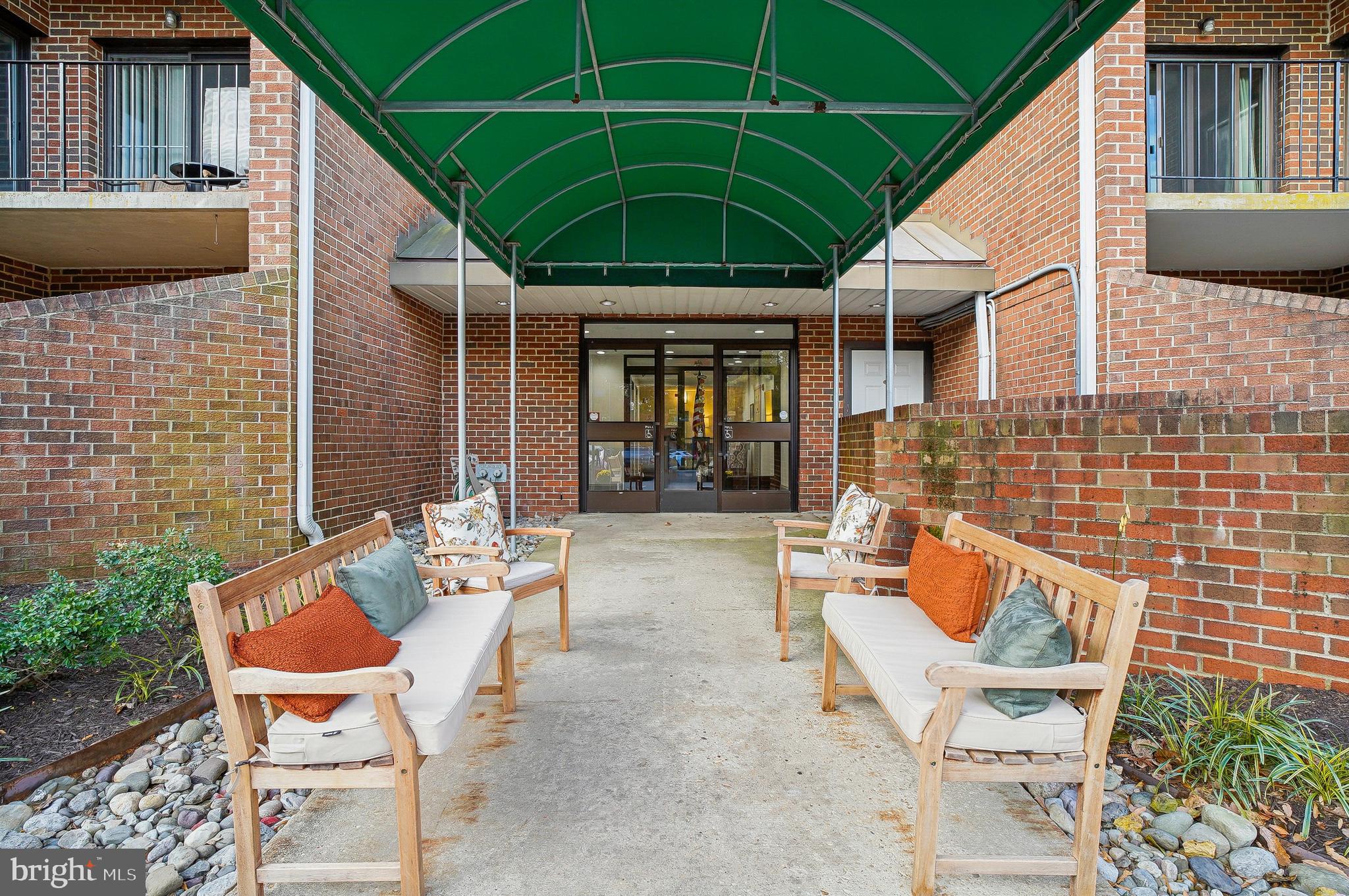 2900 Shipmaster Way, Unit 216 Annapolis, MD 21401 - Photo 8 of 53 Manicured Outdoor Sitting Area