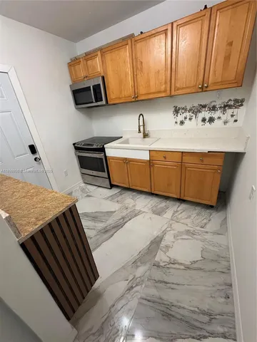 $2,500 | 110 Northeast 68th Street, Unit B, Miami, FL 33138