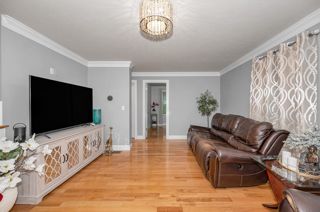 61 Saddle Road Dracut, MA 01826 - Photo 17 of 40