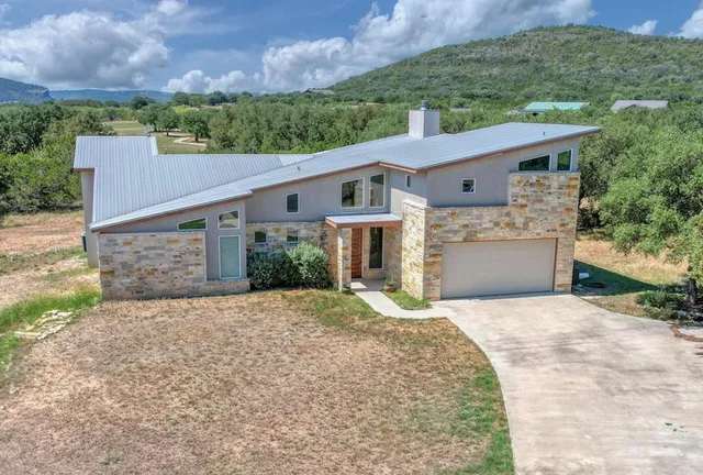 $575,000 | 51 Starry Night, Concan, TX 78838