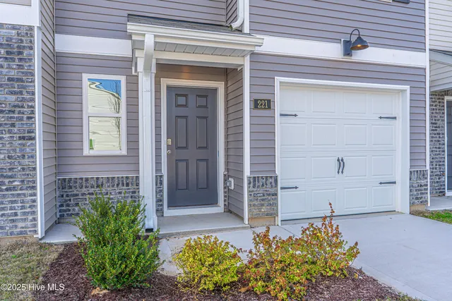 $2,000 | 221 Maddox Drive, Aberdeen, NC 28315
