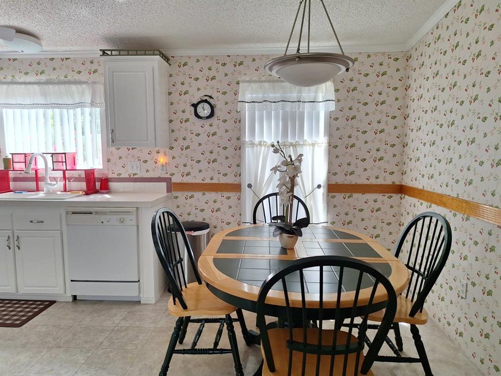 6200 99th Sebastian, FL 32958 - Photo 2 of 5 a dining room with furniture and window
