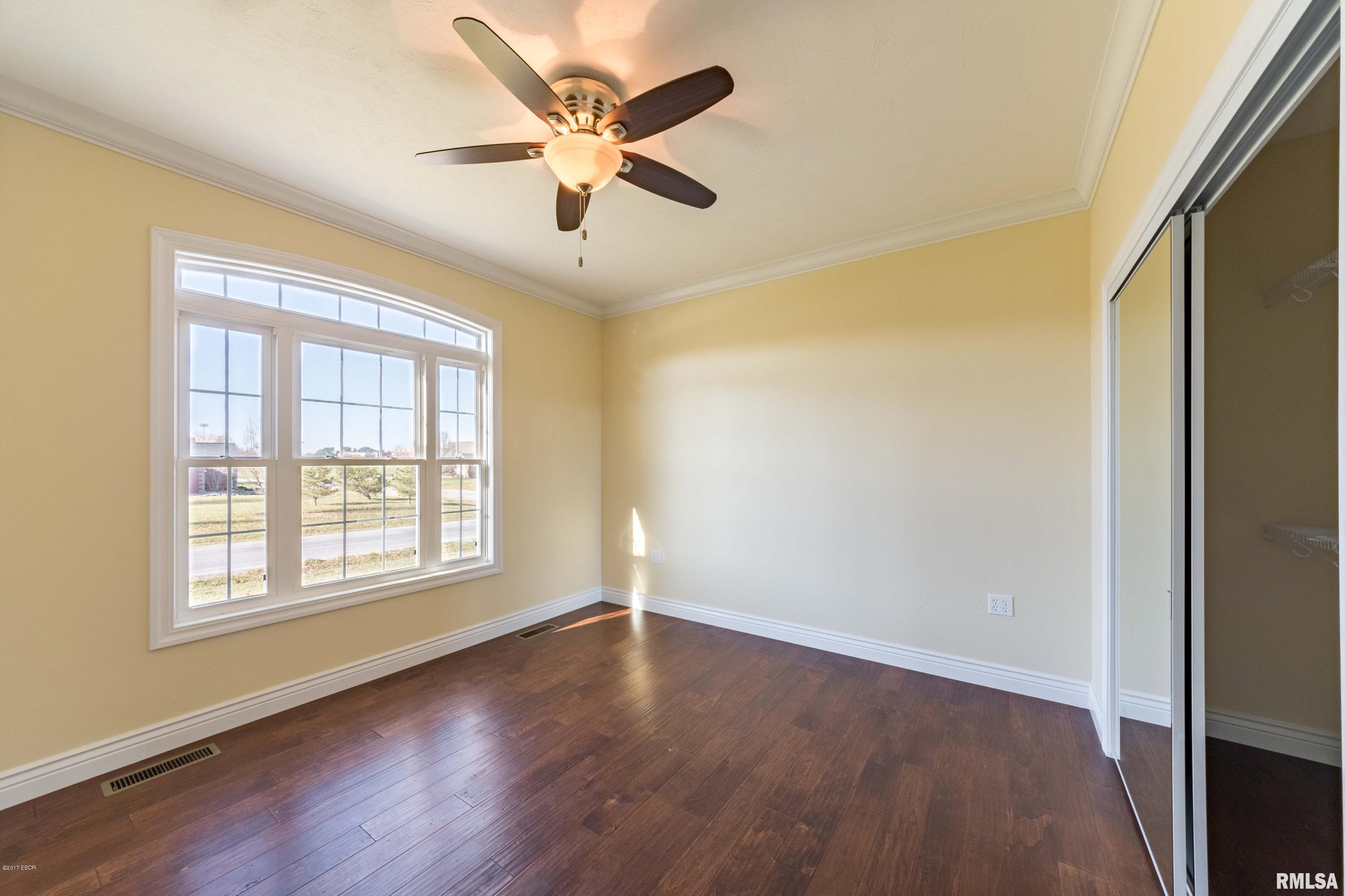 300 Twin Lakes Road Carterville, IL 62918 - Photo 16 of 30 Gallery Image 16