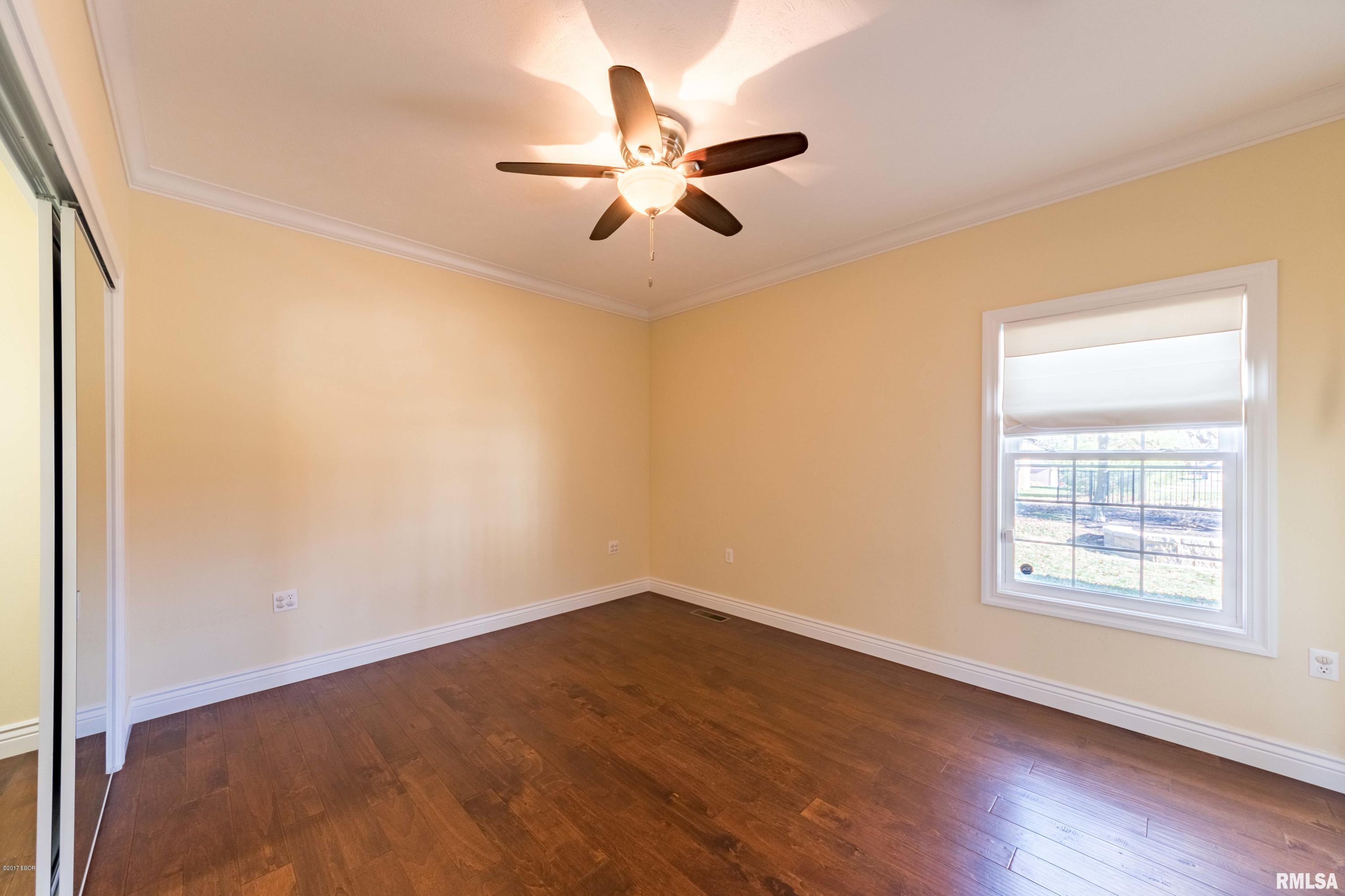300 Twin Lakes Road Carterville, IL 62918 - Photo 17 of 30 Gallery Image 17