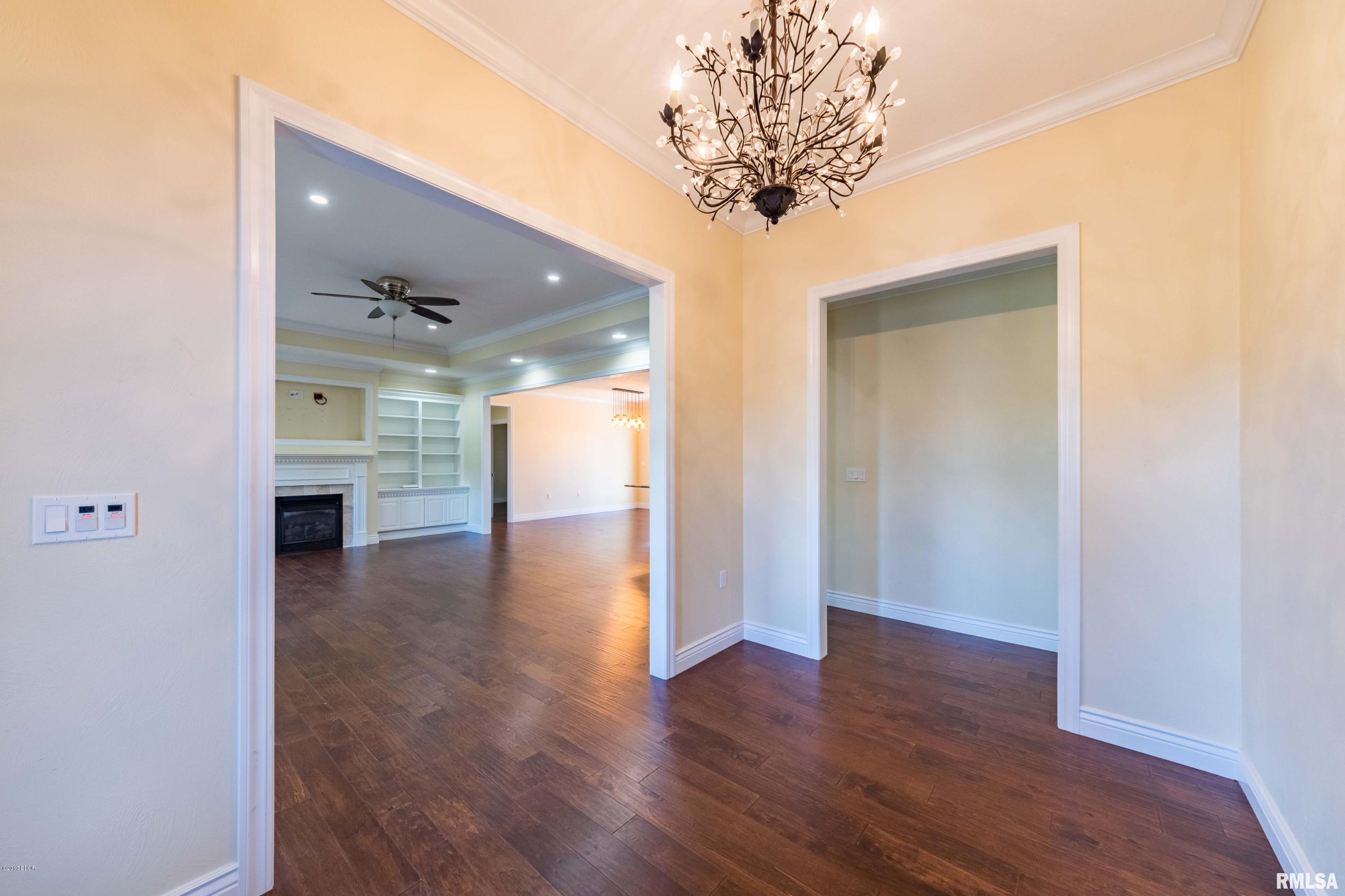 300 Twin Lakes Road Carterville, IL 62918 - Photo 2 of 30 Gallery Image 2