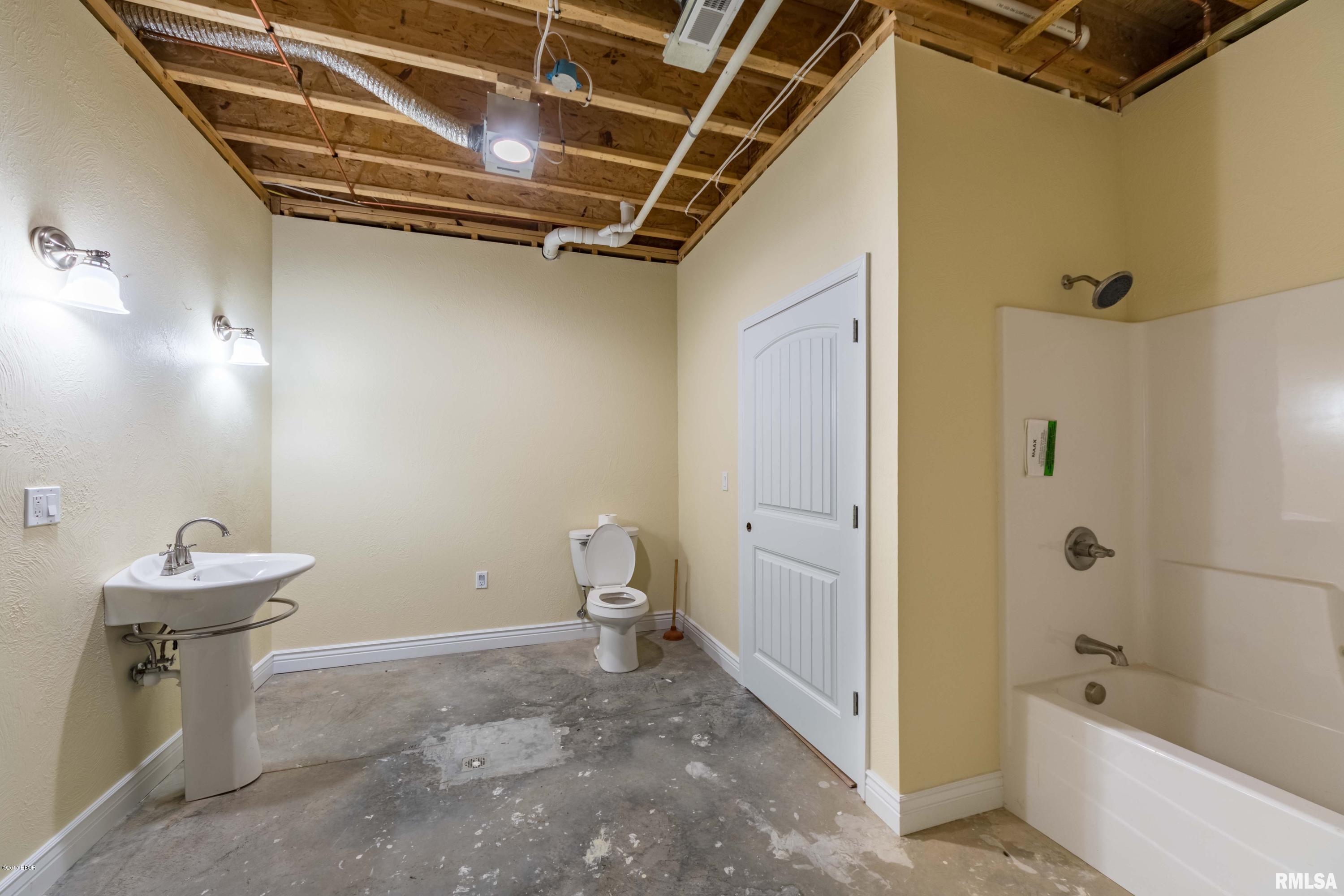 300 Twin Lakes Road Carterville, IL 62918 - Photo 22 of 30 Gallery Image 22