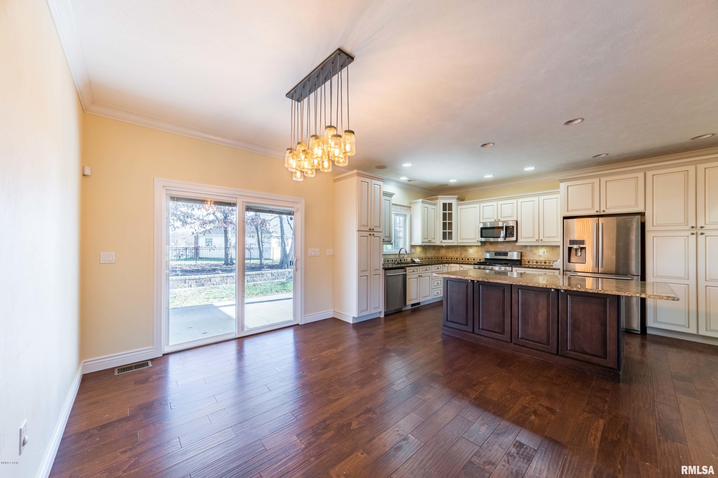 300 Twin Lakes Road Carterville, IL 62918 - Photo 6 of 30 Gallery Image 6