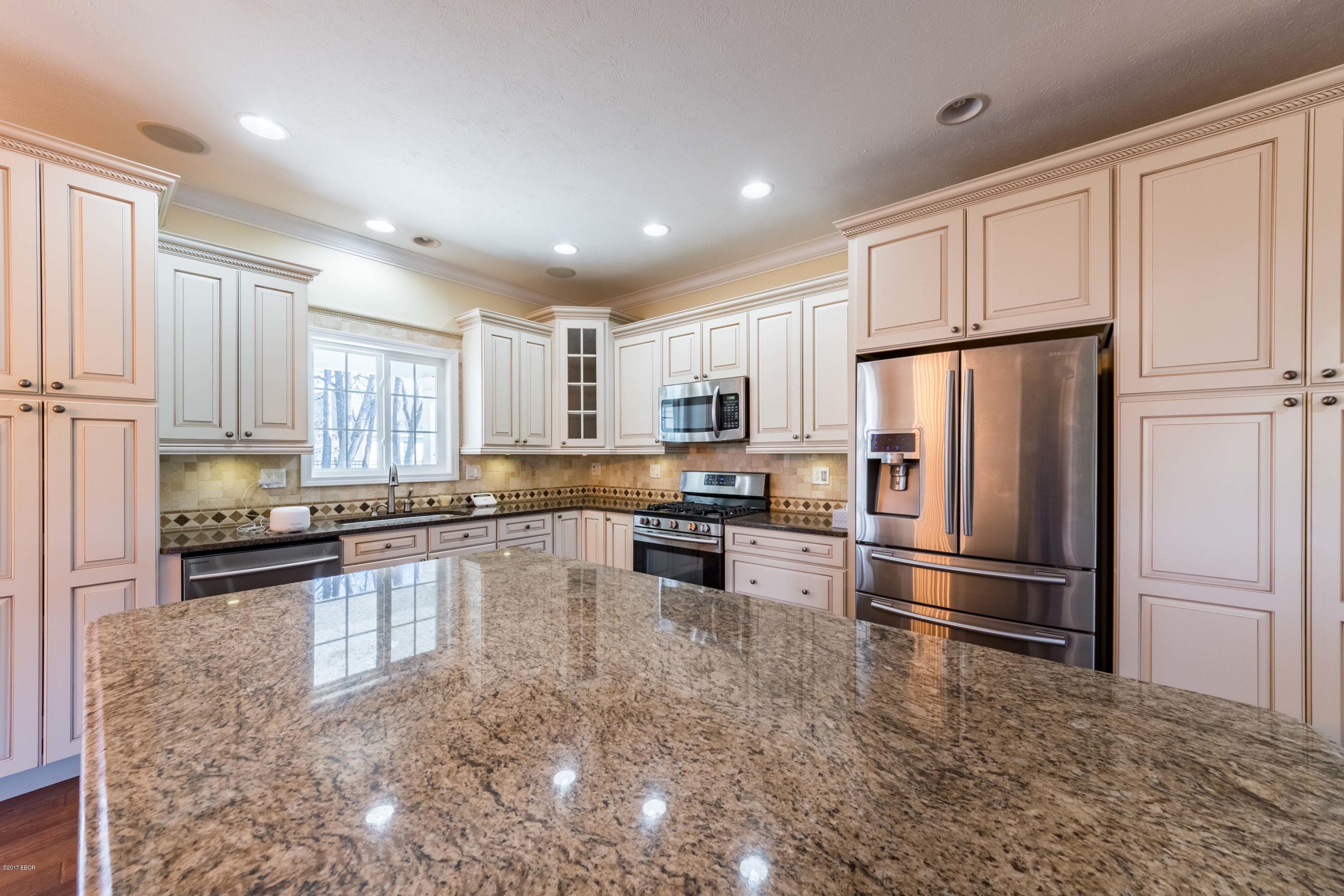 300 Twin Lakes Road Carterville, IL 62918 - Photo 7 of 30 Gallery Image 7