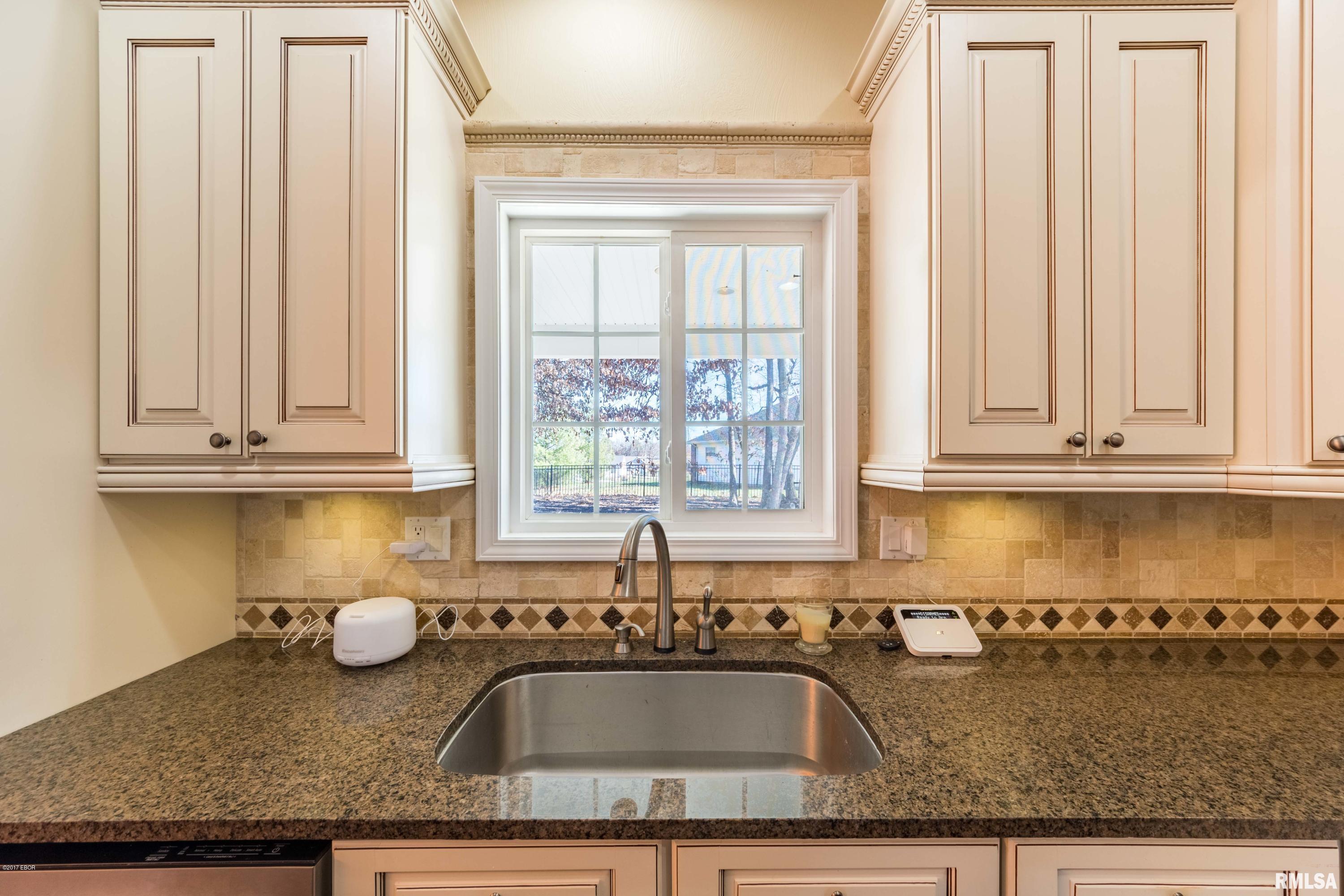 300 Twin Lakes Road Carterville, IL 62918 - Photo 9 of 30 Gallery Image 9