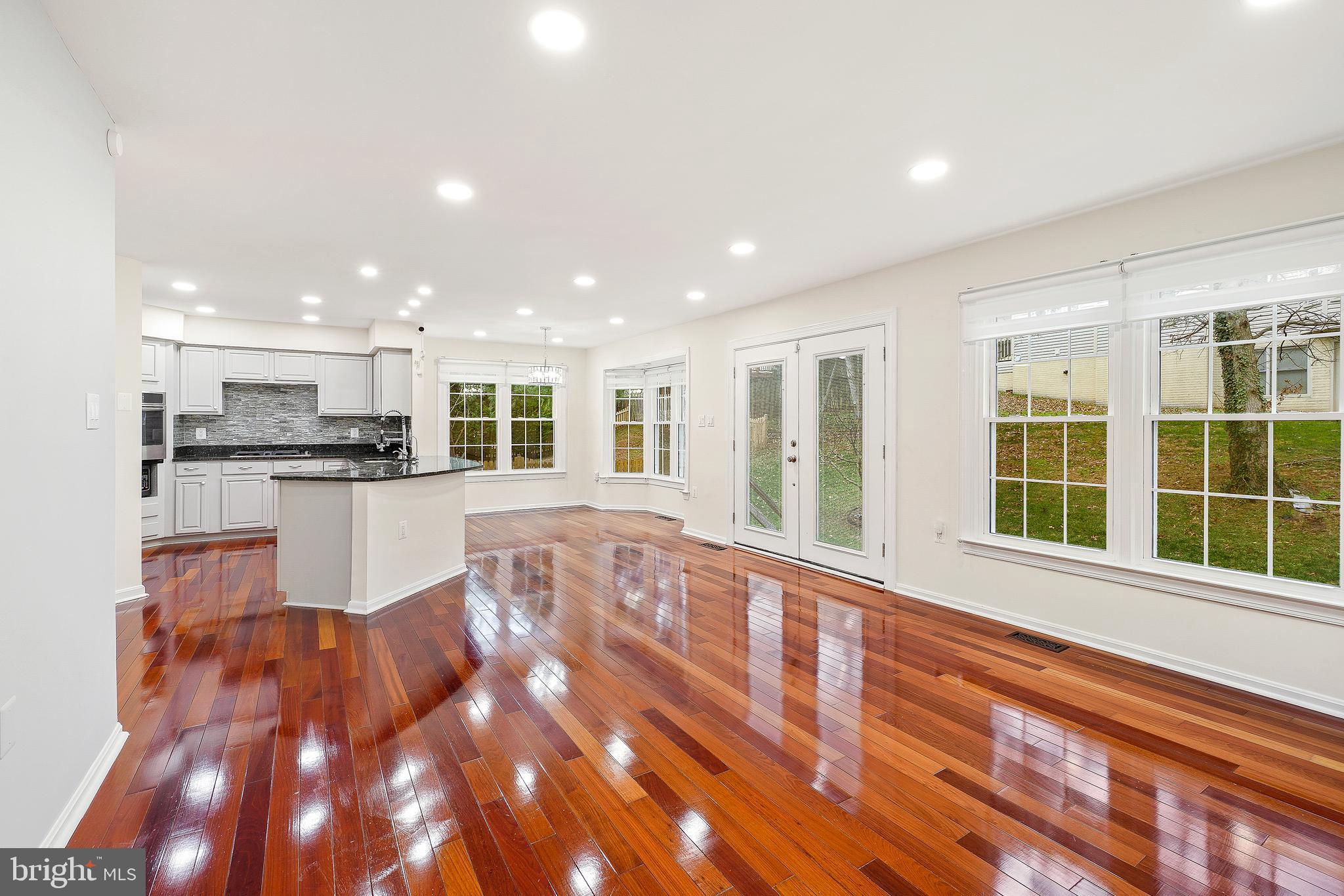 315 Argosy Drive Gaithersburg, MD 20878 - Photo 14 of 48 Main Level Kitchen & Breakfast Room