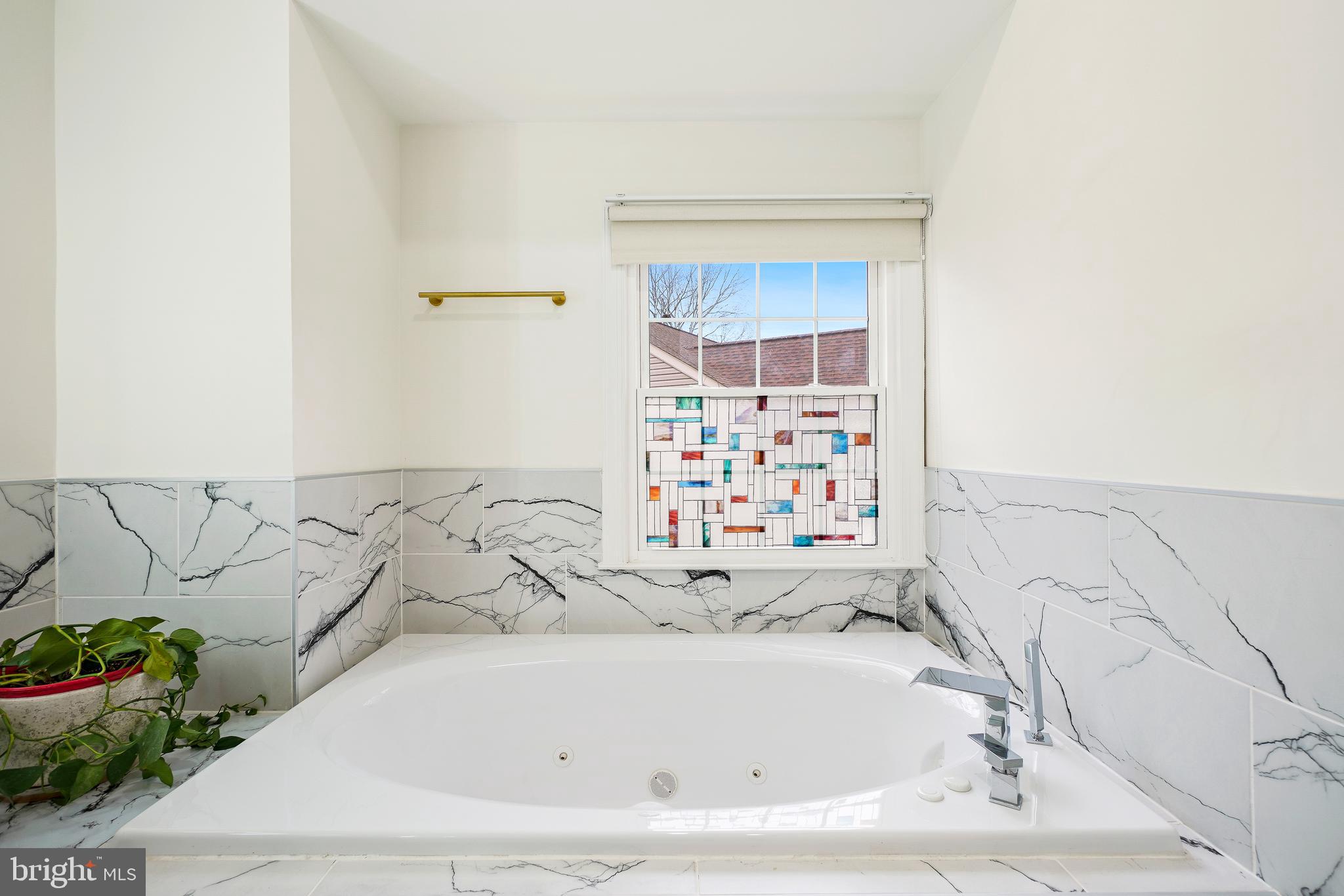 315 Argosy Drive Gaithersburg, MD 20878 - Photo 28 of 48 a bathroom with a bathtub