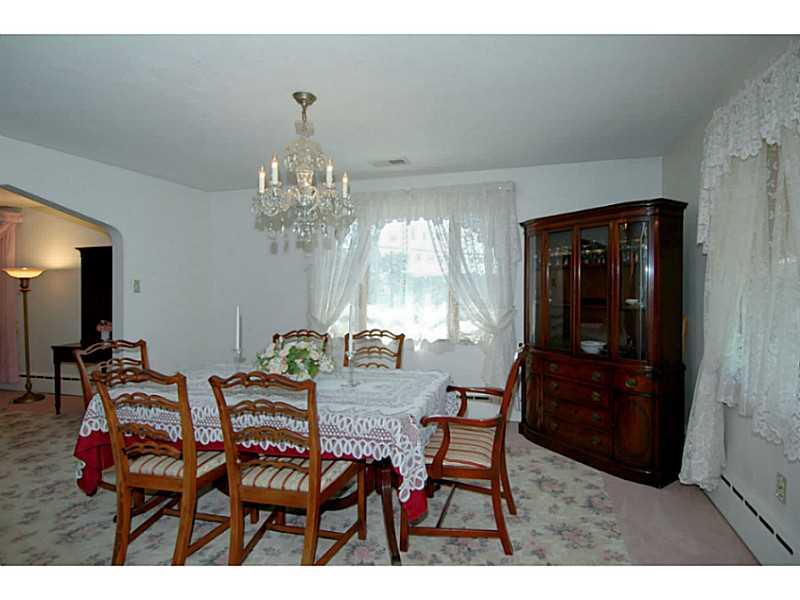 72 Coraopolis Road Coraopolis, PA 15108 - Photo 4 of 25 Dining Room.