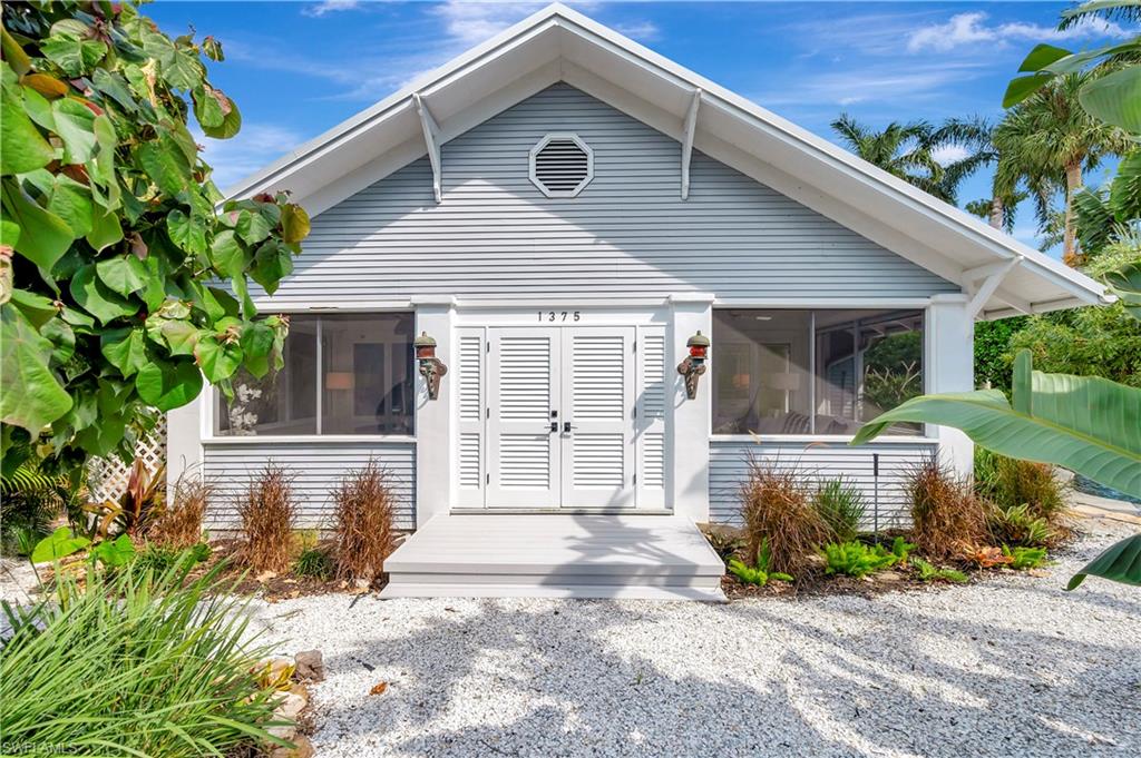 1375 Gordon Drive Naples, FL 34102 - Photo 3 of 37 1375 Gordon Drive