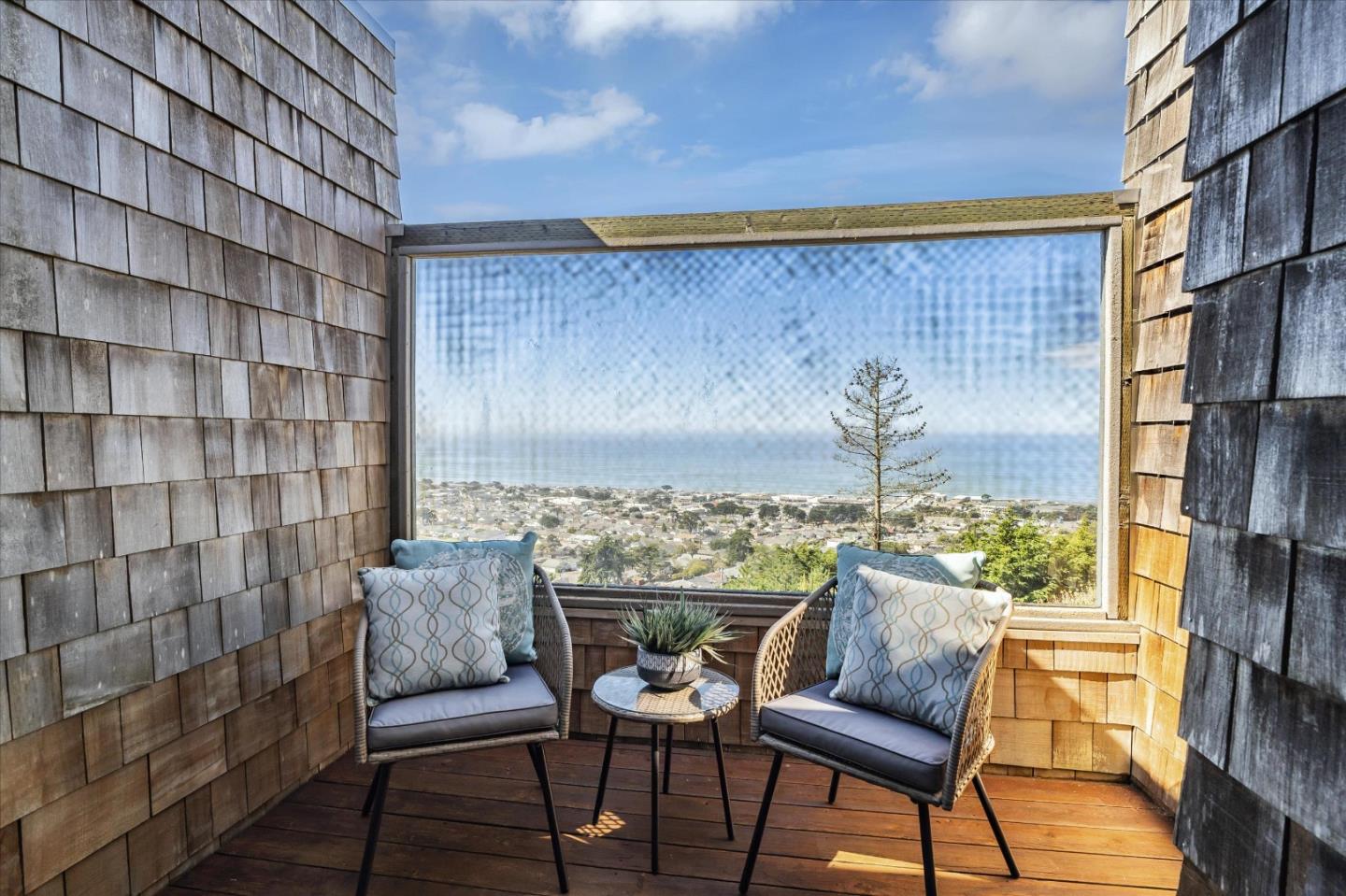 290 Beachview Avenue, Unit 39 Pacifica, CA 94044 - Photo 19 of 63 a balcony with table and chairs