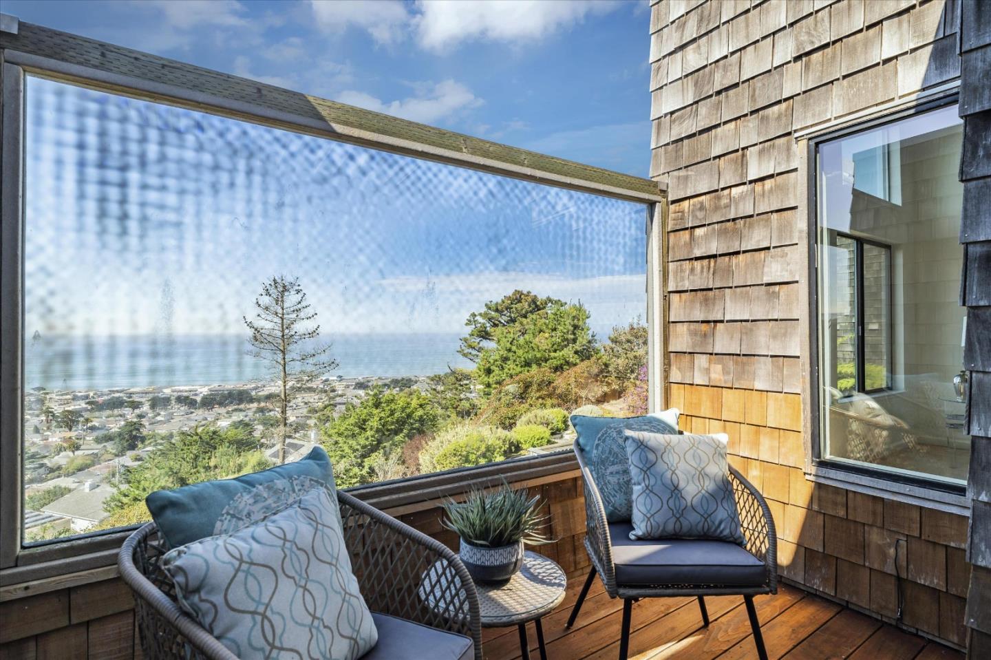 290 Beachview Avenue, Unit 39 Pacifica, CA 94044 - Photo 20 of 63 a outdoor living space with furniture and a potted plant