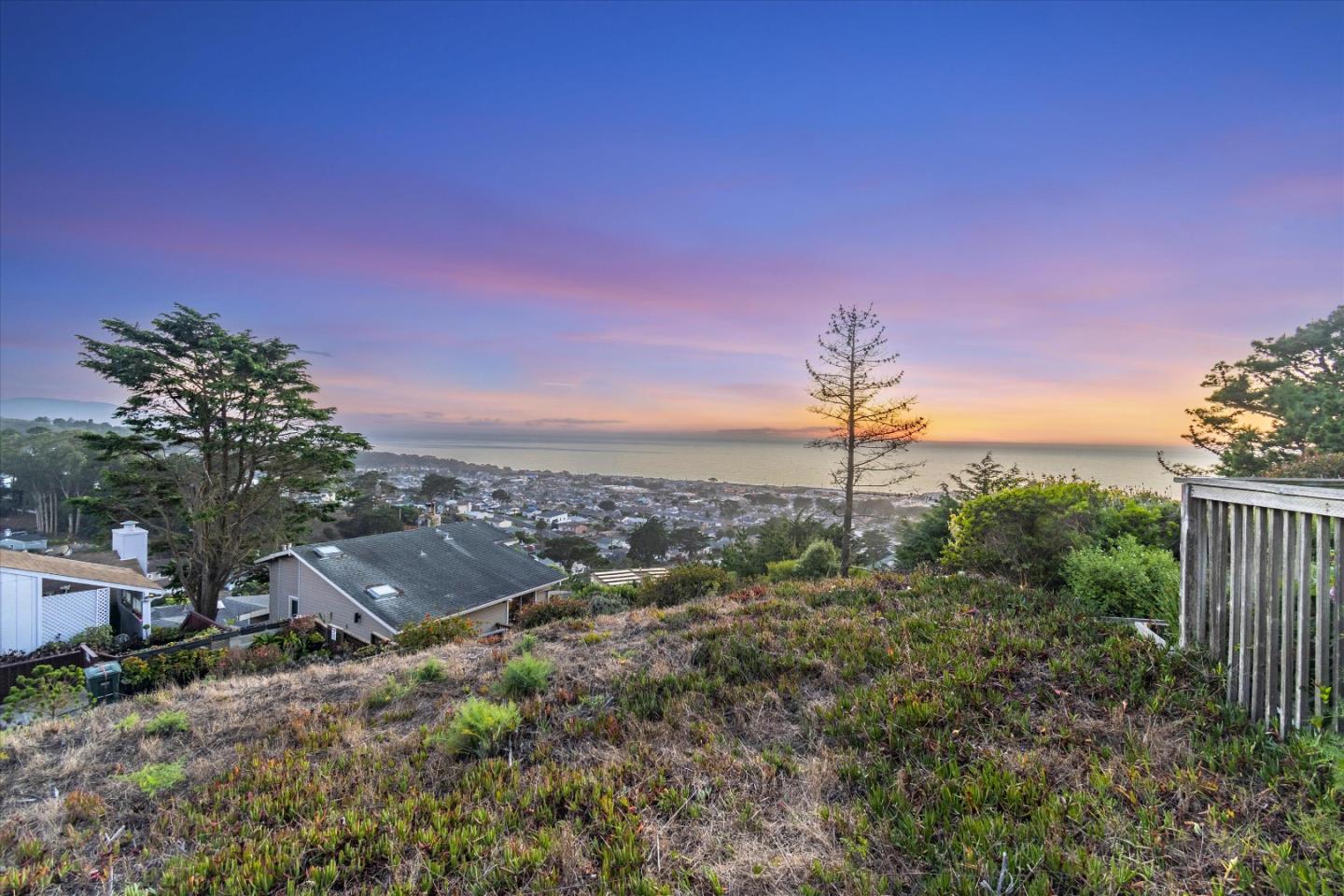 290 Beachview Avenue, Unit 39 Pacifica, CA 94044 - Photo 38 of 63 a view of a city with lush green forest