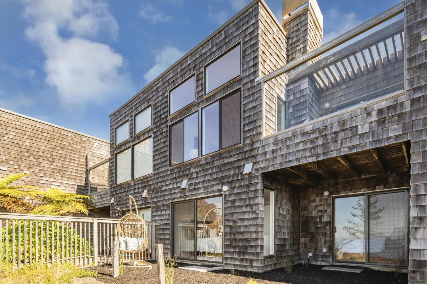 290 Beachview Avenue, Unit 39 Pacifica, CA 94044 - Photo 44 of 63 a front view of a building