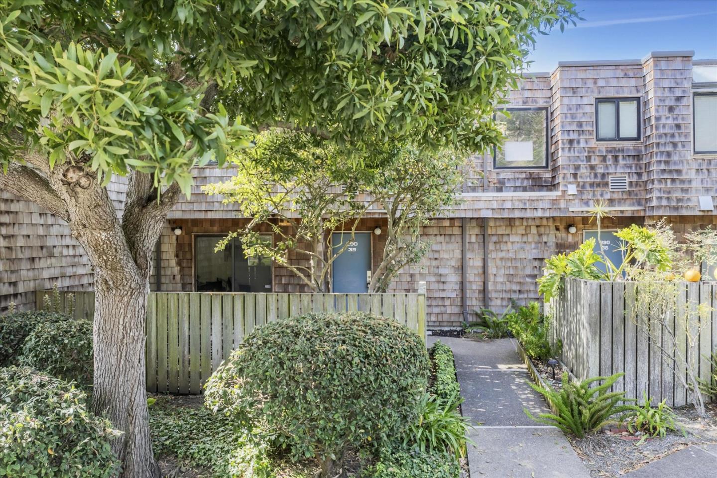 290 Beachview Avenue, Unit 39 Pacifica, CA 94044 - Photo 5 of 63 a front view of a house with a garden