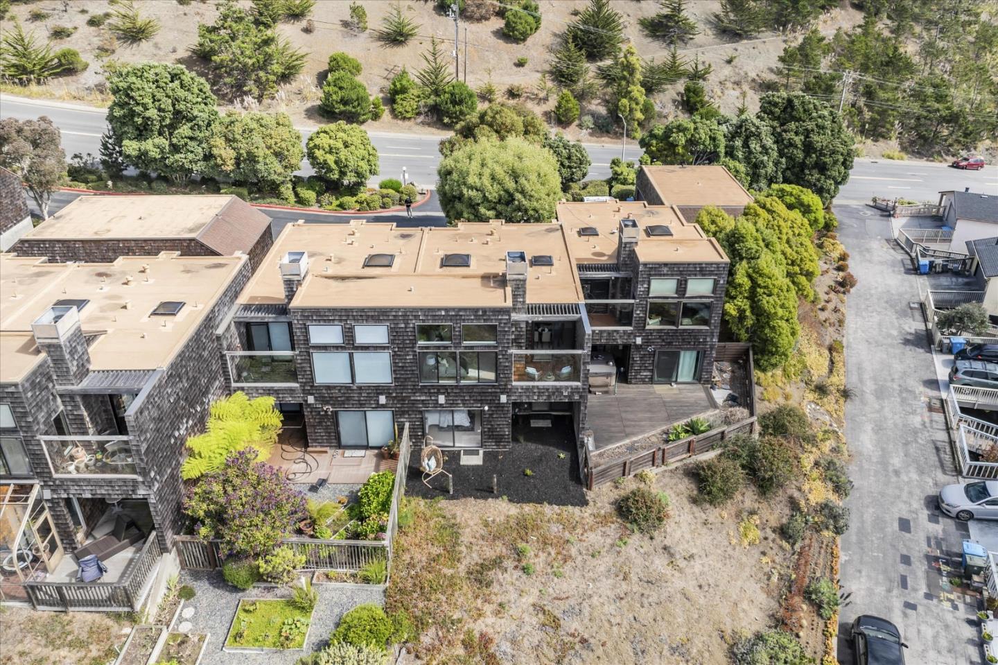 290 Beachview Avenue, Unit 39 Pacifica, CA 94044 - Photo 61 of 63 an aerial view of a multi story building