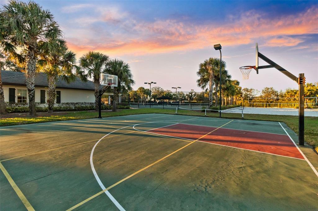 8853 Colonels Court Sarasota, FL 34240 - Photo 37 of 40