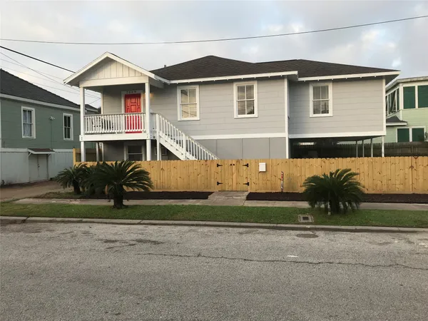 $1,975 | 2009 30th Street, Unit UPPR, Galveston, TX 77550