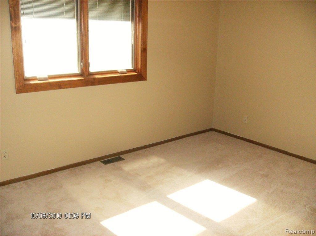 86 Triangle Lake Road Howell, MI 48843 - Photo 10 of 18 Bed Rm