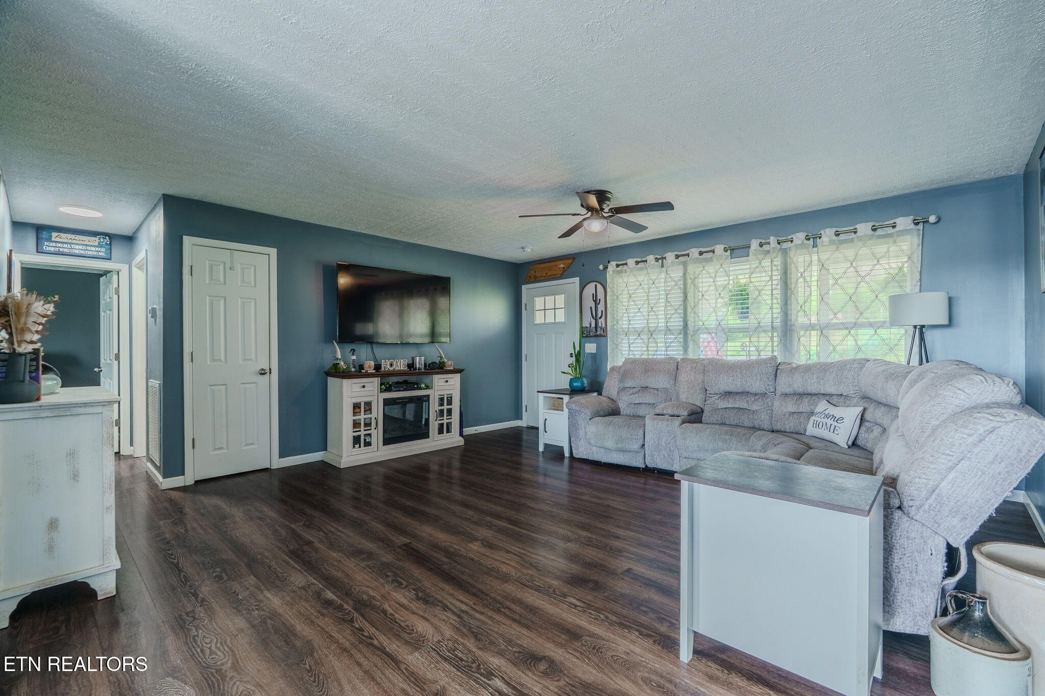 3215 Smith Road White Pine, TN 37890 - Photo 4 of 28 a living room with furniture and a flat screen tv