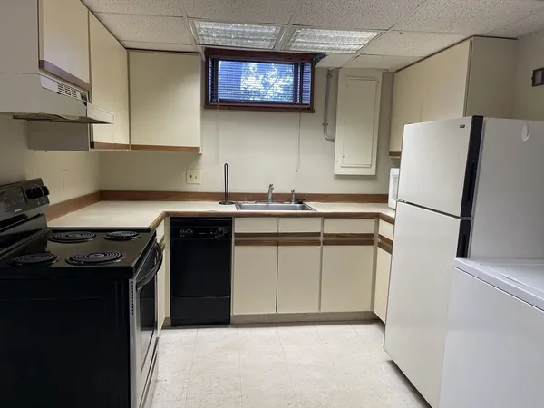 $1,050 | 578 Marrett Road, Unit B, Lexington, MA 02421