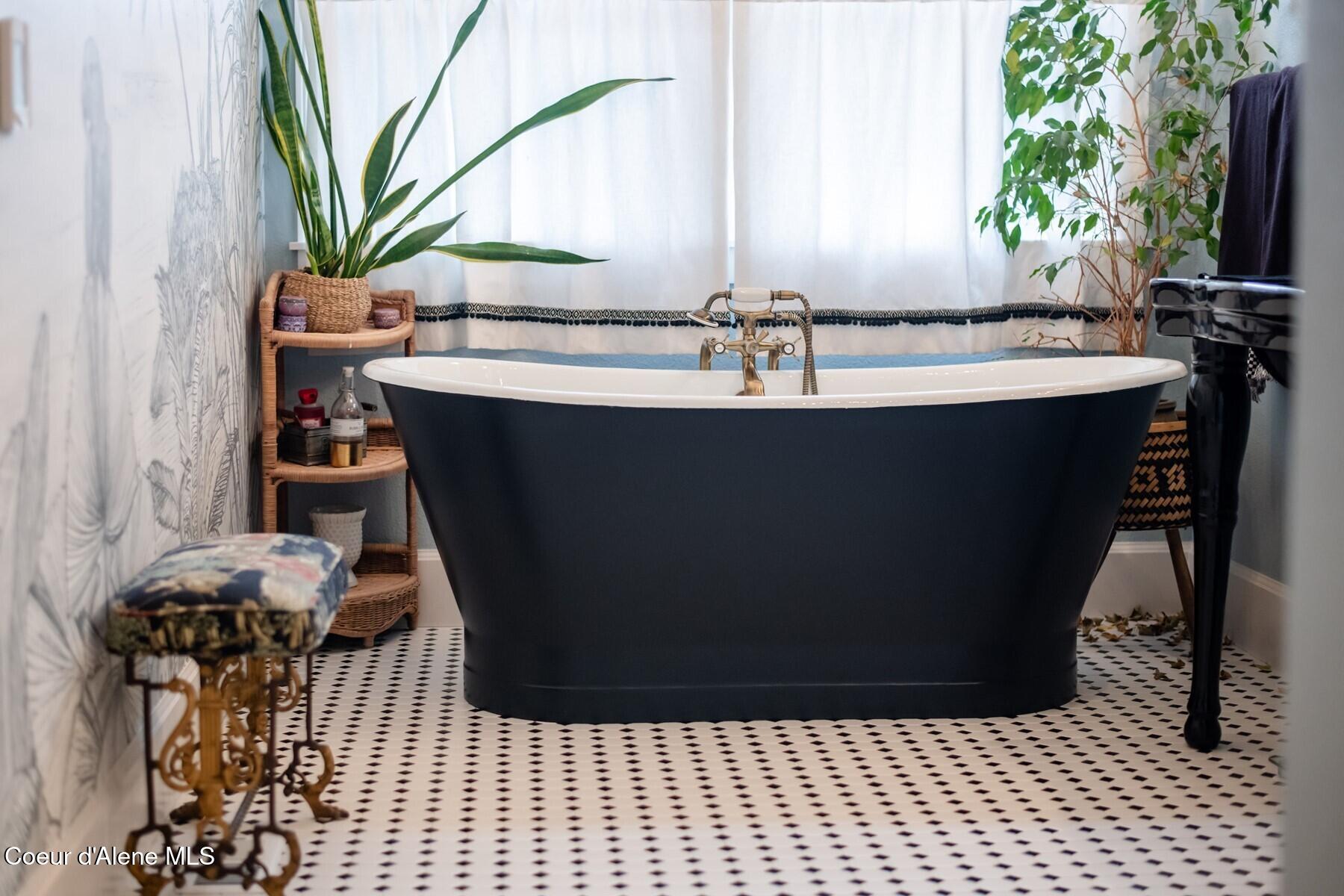 261 Hawkwind Trail Cocolalla, ID 83813 - Photo 51 of 104 Soaking tub