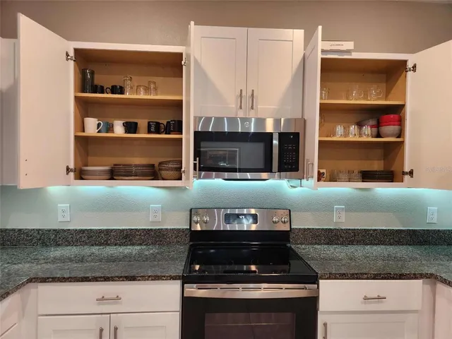 $2,300 | 10488 Shady Preserve Drive, Riverview, FL 33578