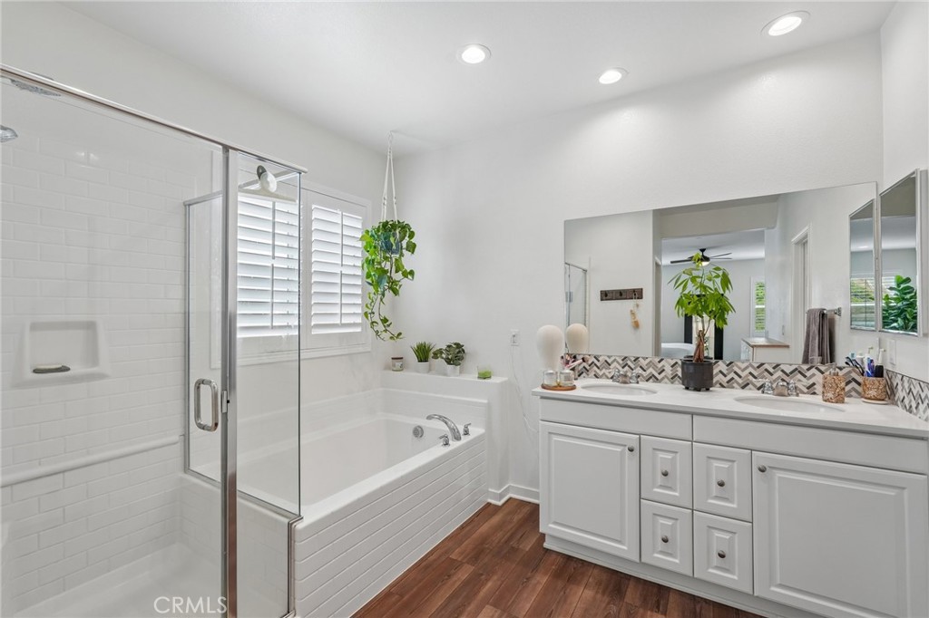7846 Old Timber Court Riverside, CA 92507 - Photo 17 of 33 Master Bathroom