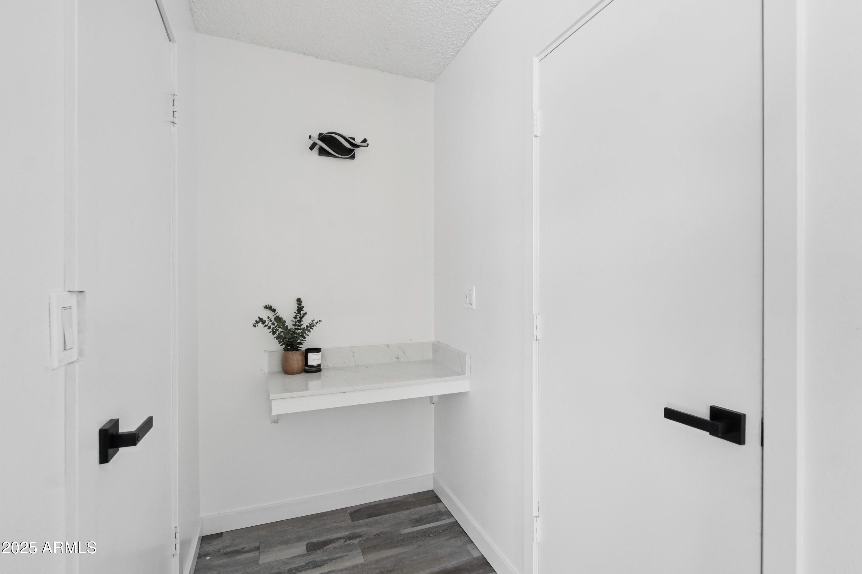 4606 North 19th Avenue Phoenix, AZ 85015 - Photo 17 of 36 a shower