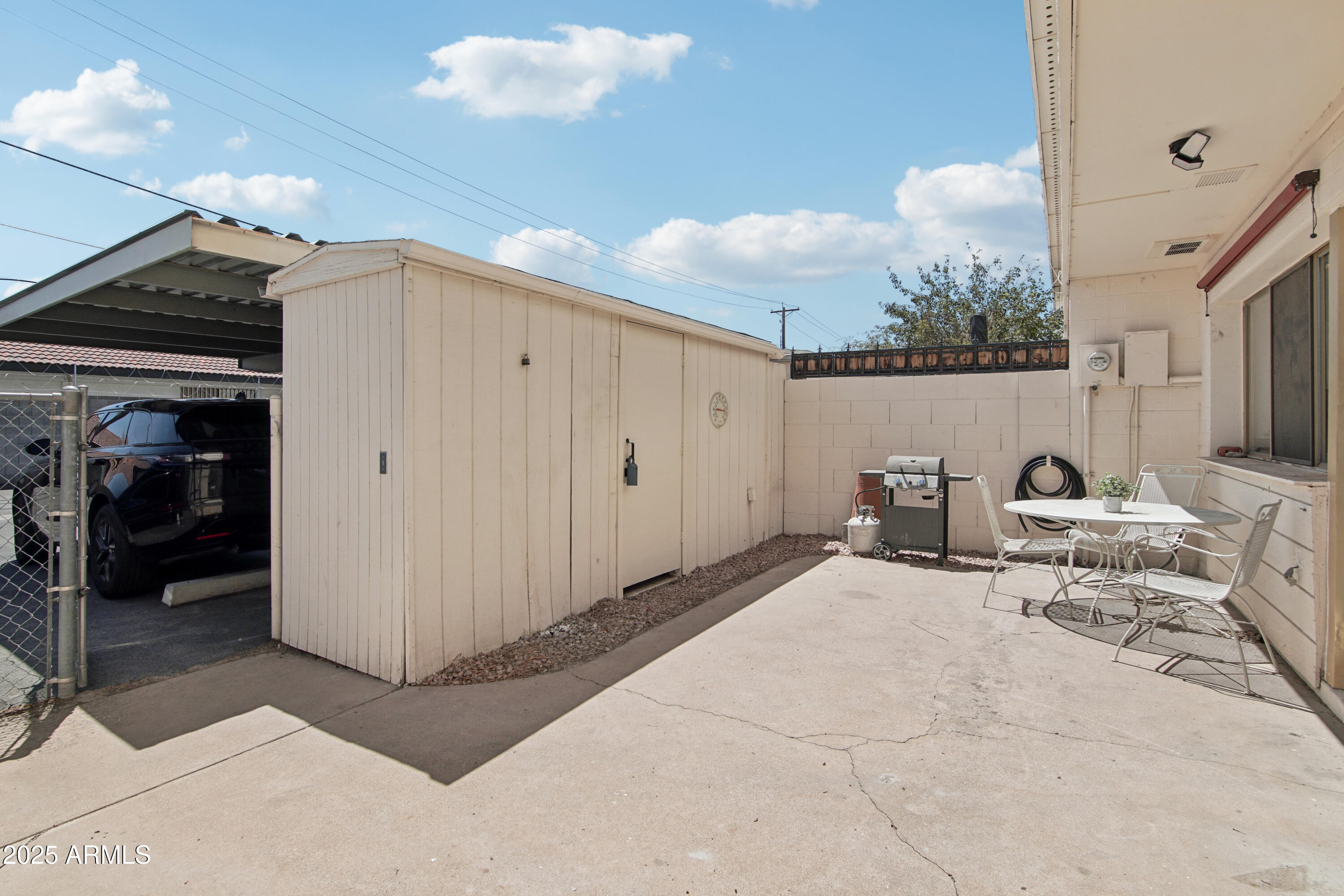 4606 North 19th Avenue Phoenix, AZ 85015 - Photo 27 of 36 a view of a patio with table and chairs
