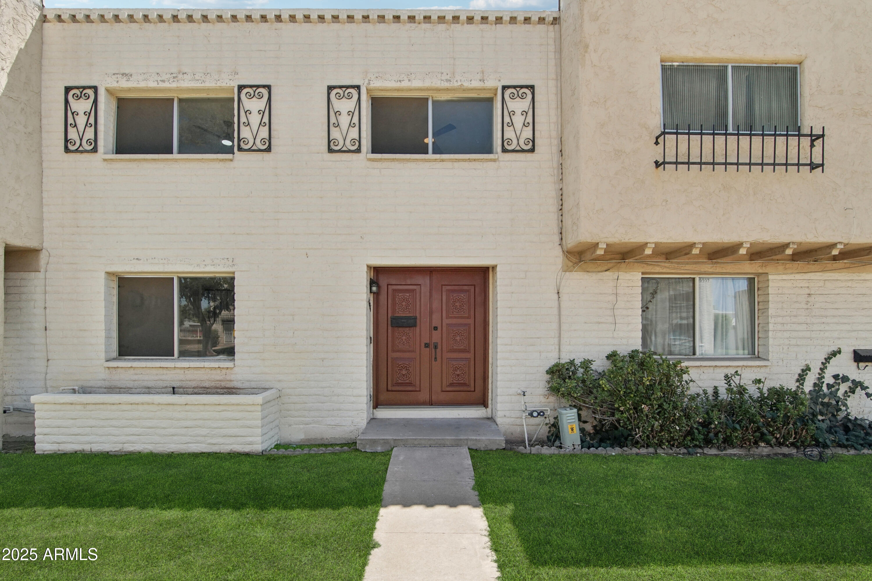 4606 North 19th Avenue Phoenix, AZ 85015 - Photo 34 of 36 a front view of a house with a garden