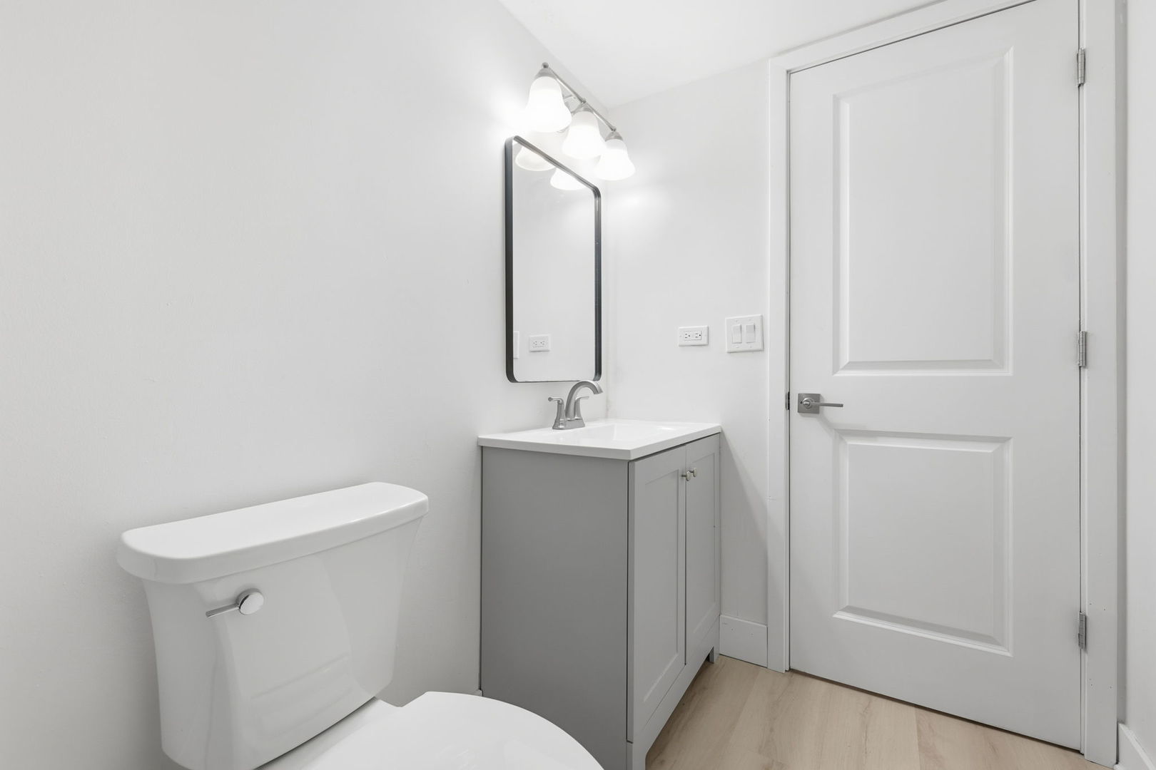 382 Oak Trails Road, Unit 301 Des Plaines, IL 60016 - Photo 18 of 24 a bathroom with a toilet a sink and mirror