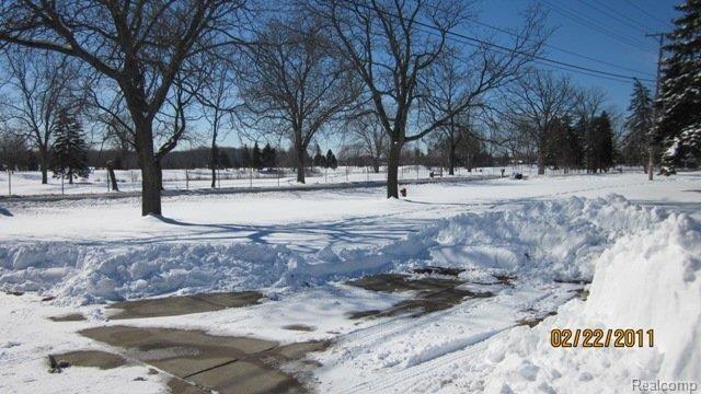 855 East Square Lake Road Troy, MI 48085 - Photo 2 of 25 855 East Square Lake Road 066
