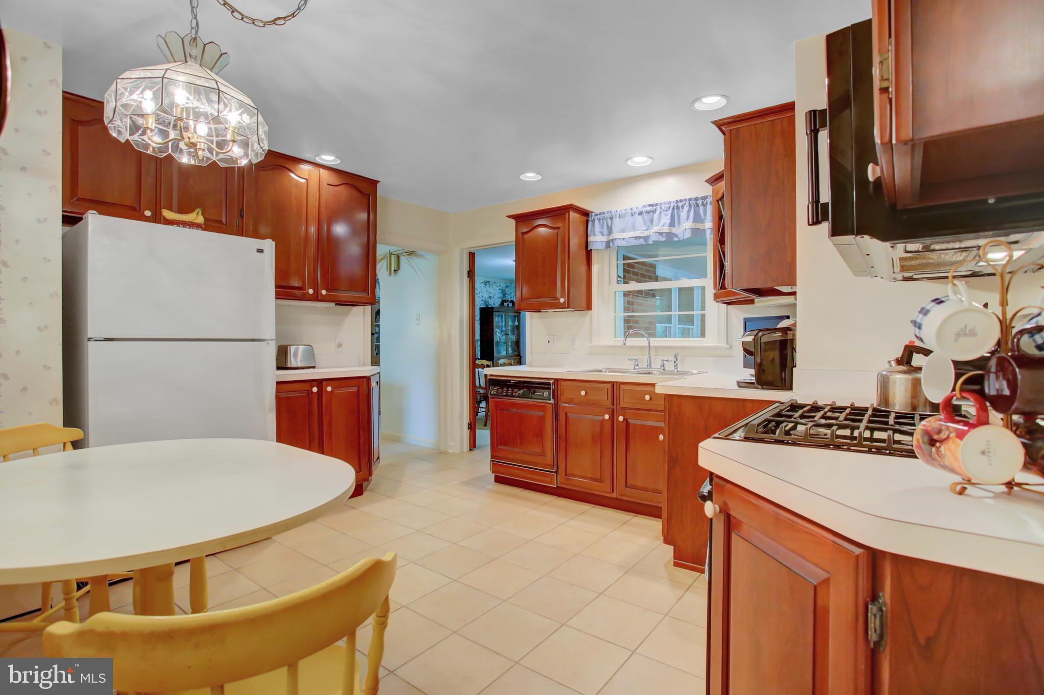 710 Southern Road York, PA 17403 - Photo 9 of 31 Gallery Image 9