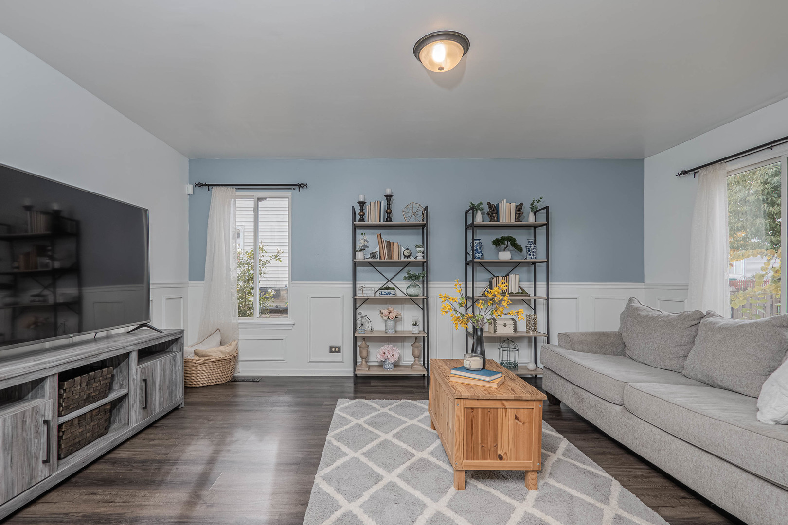 215 Alexis Street Plano, IL 60545 - Photo 17 of 42 a living room with furniture and a flat screen tv
