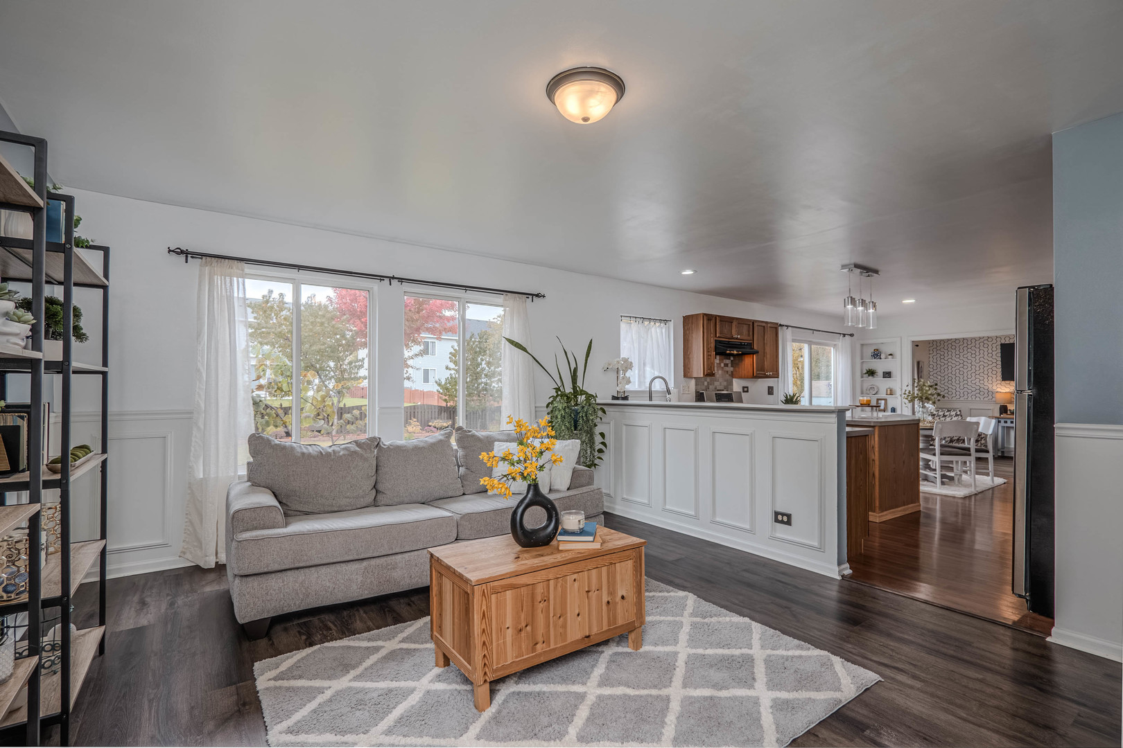 215 Alexis Street Plano, IL 60545 - Photo 19 of 42 a living room with furniture and a large window