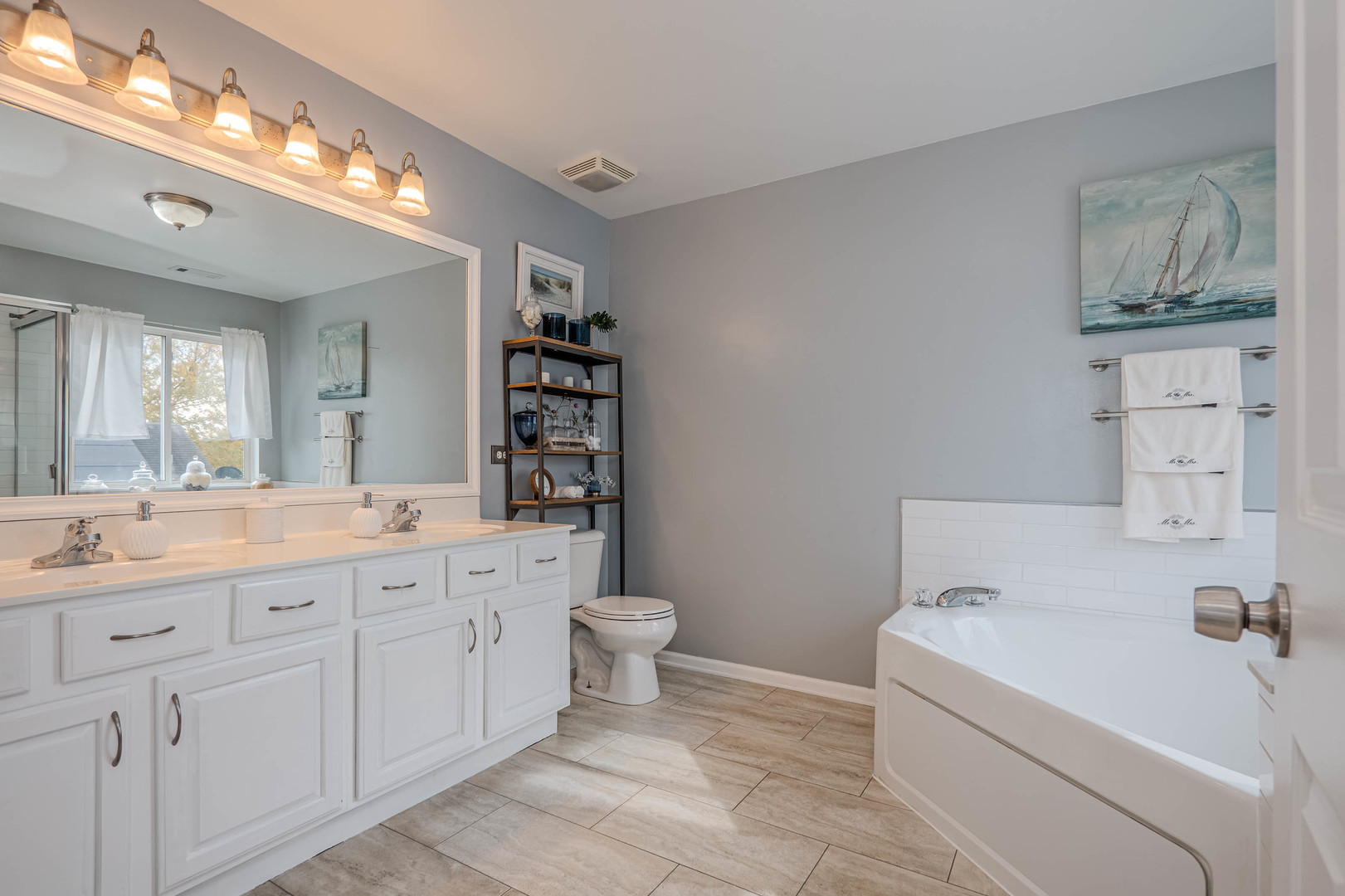 215 Alexis Street Plano, IL 60545 - Photo 28 of 42 a bathroom with a sink a toilet and vanity