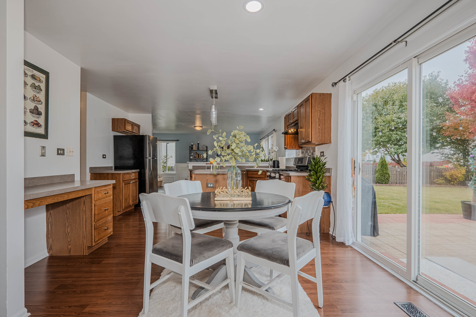 215 Alexis Street Plano, IL 60545 - Photo 9 of 42 a dining room with furniture and window