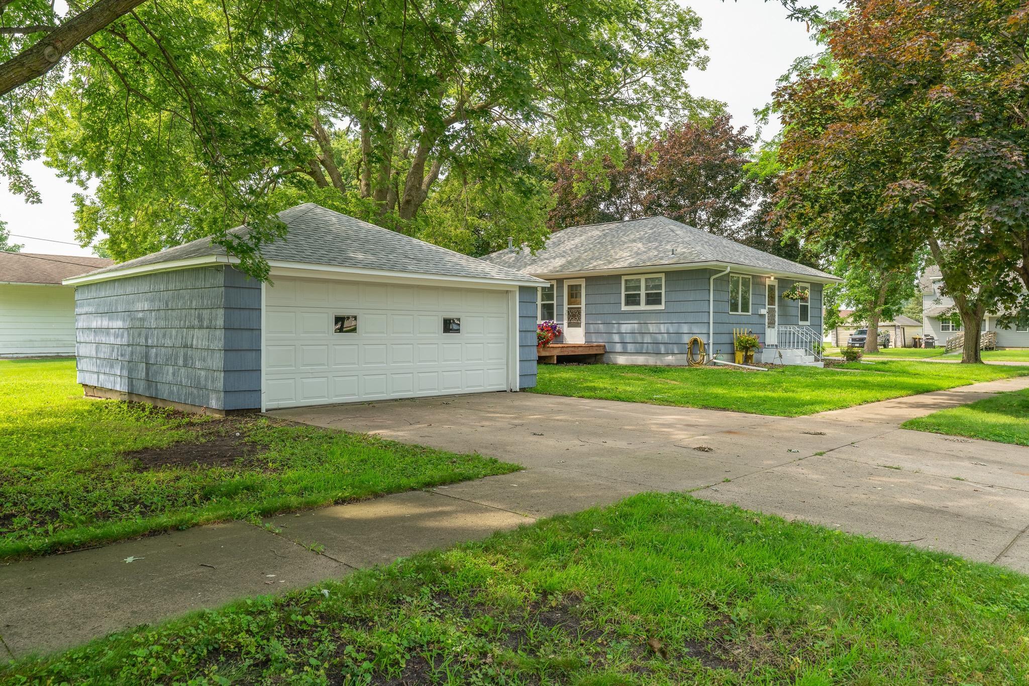 801 4th Avenue Southwest Wells, MN 56097 - Photo 22 of 26