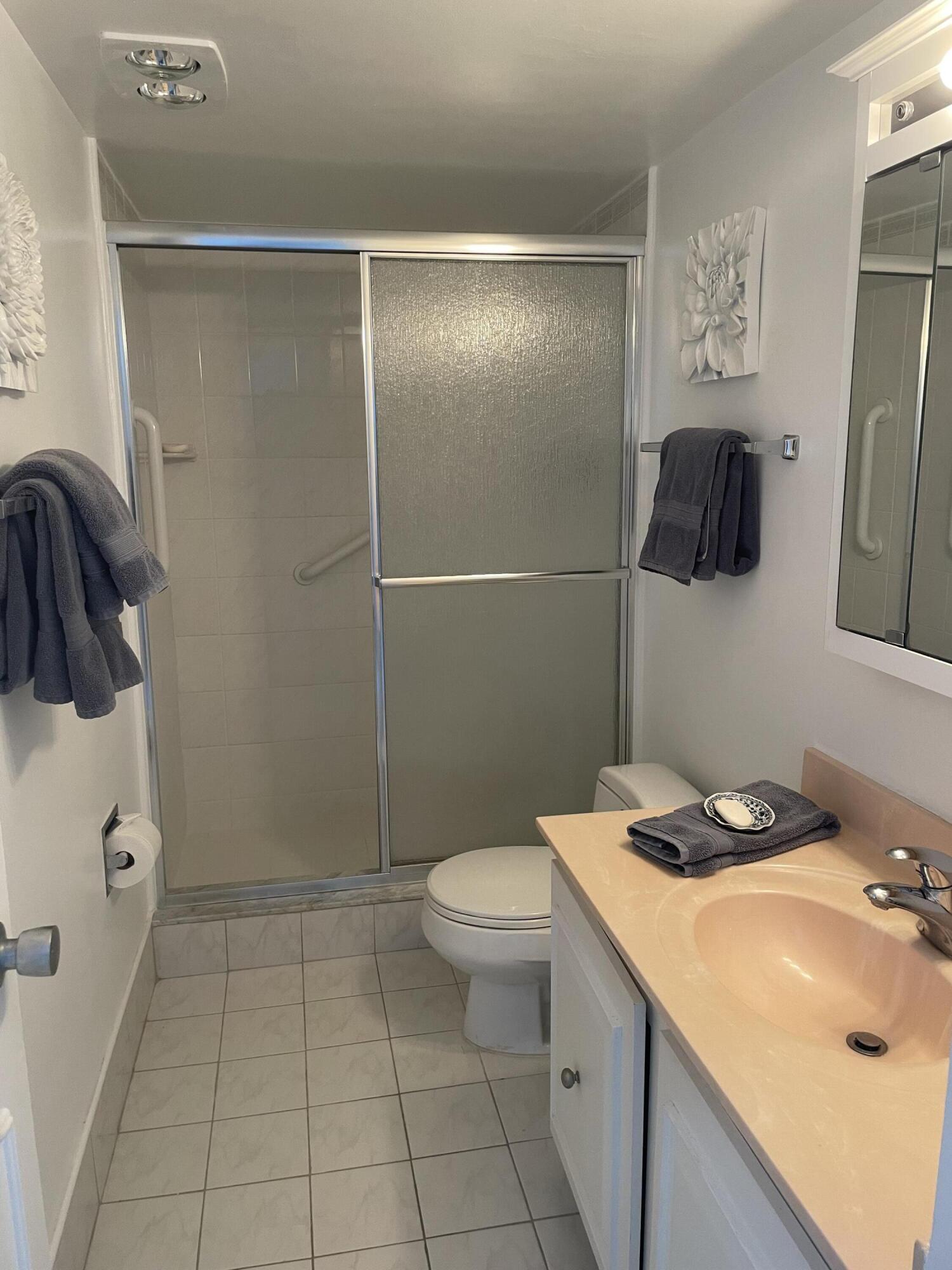 1180 South Ocean Boulevard, Unit 17D Boca Raton, FL 33432 - Photo 16 of 37 bath