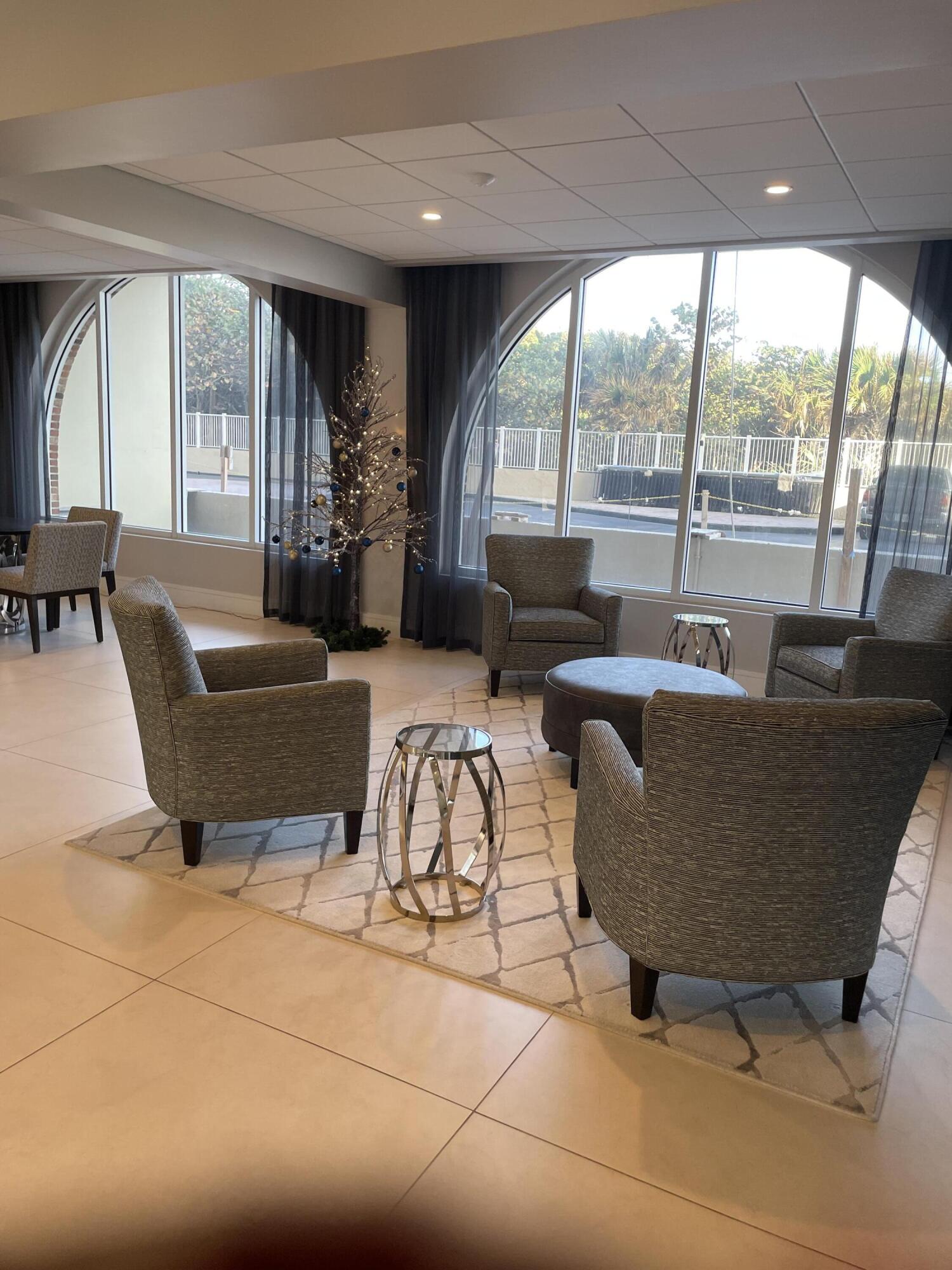 1180 South Ocean Boulevard, Unit 17D Boca Raton, FL 33432 - Photo 18 of 37 lobby4